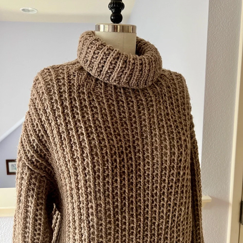 Hand Knit Sweater - Picture 1 of 8